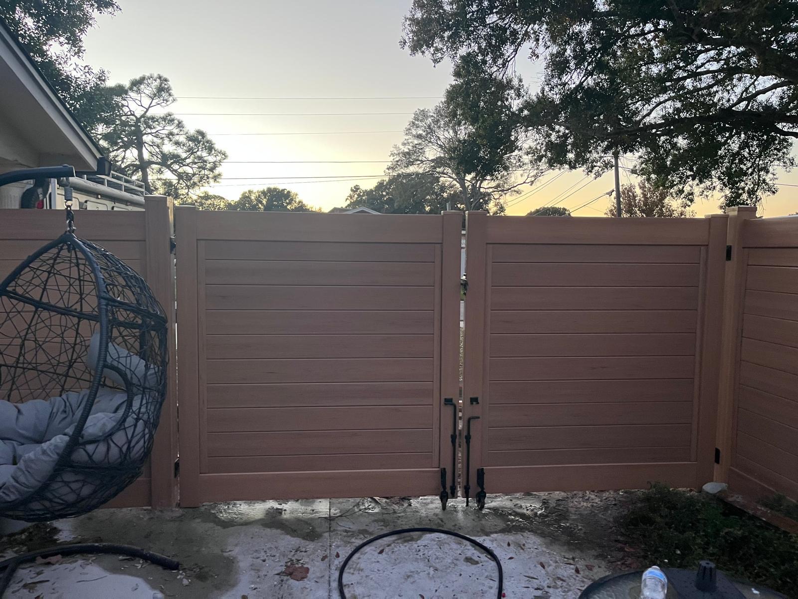 Brown Horizontal Vinyl Gate — Tampa Bay