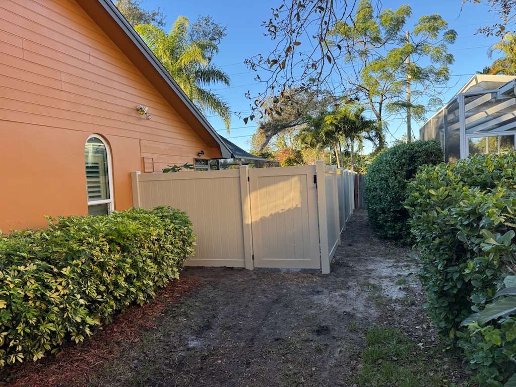 White Vinyl Privacy Gate — Clearwater, FL