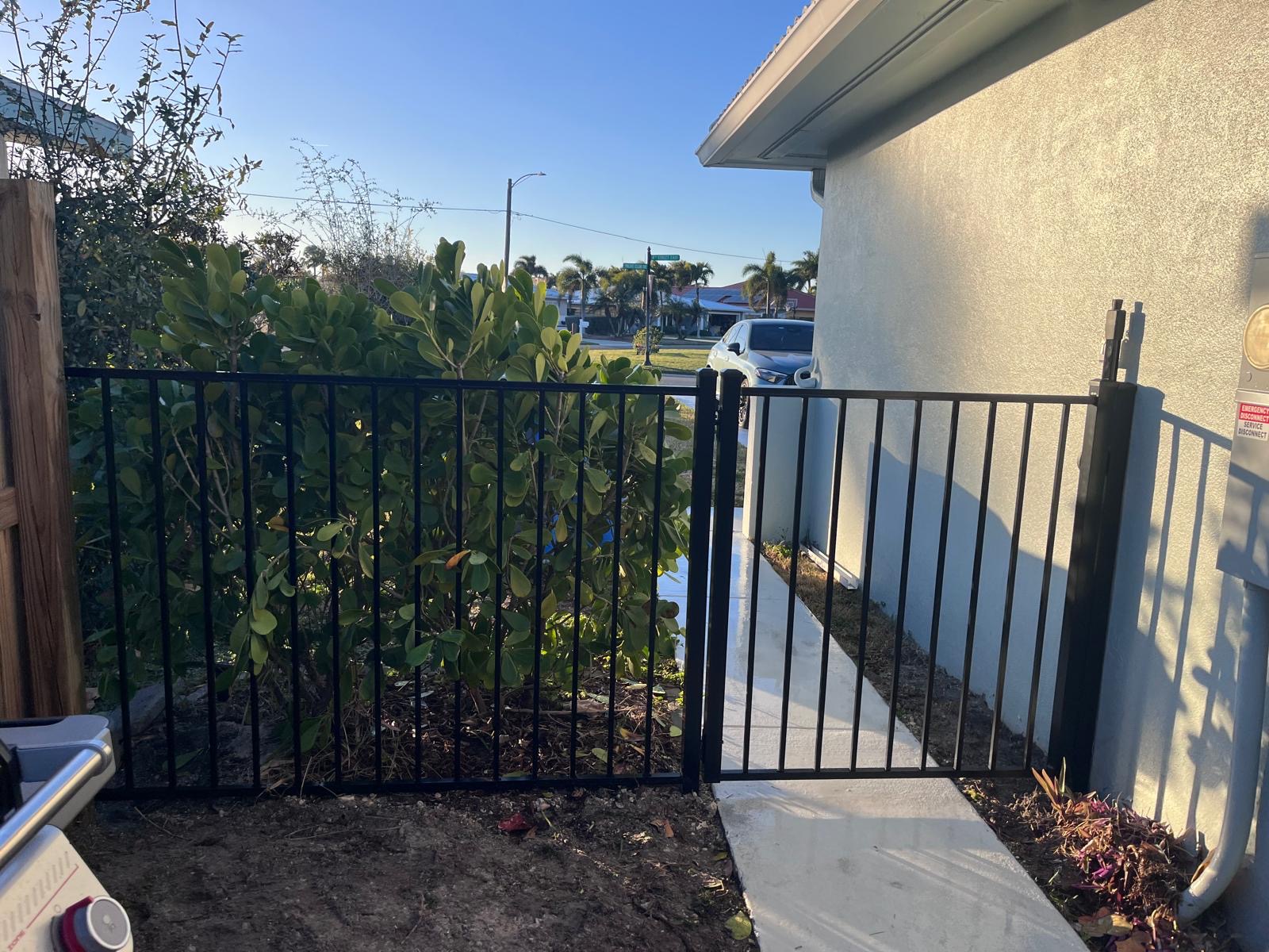 Black Aluminum Fence Side Yard — Clearwater, FL