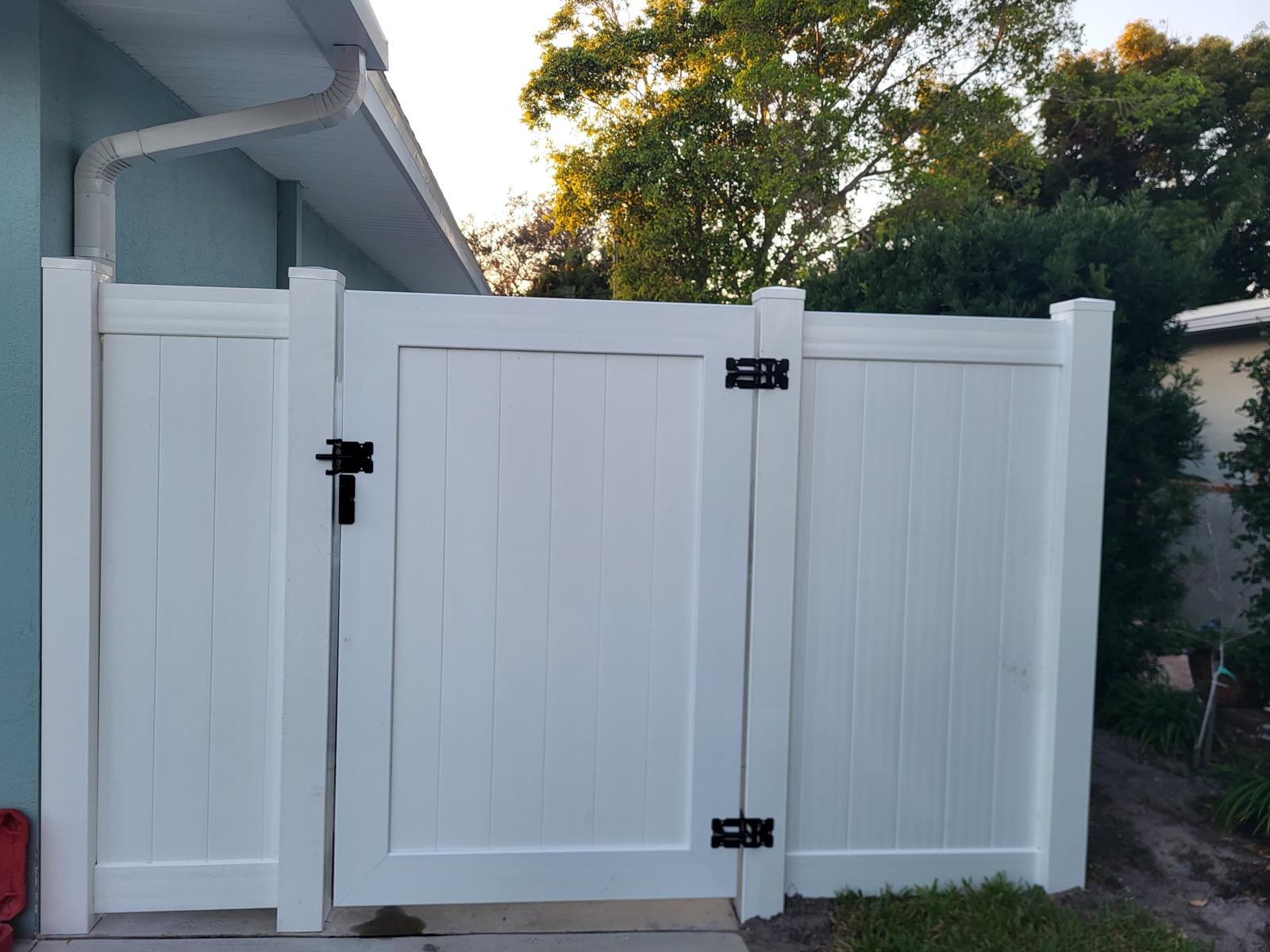 White Vinyl Privacy Fence — Largo, FL